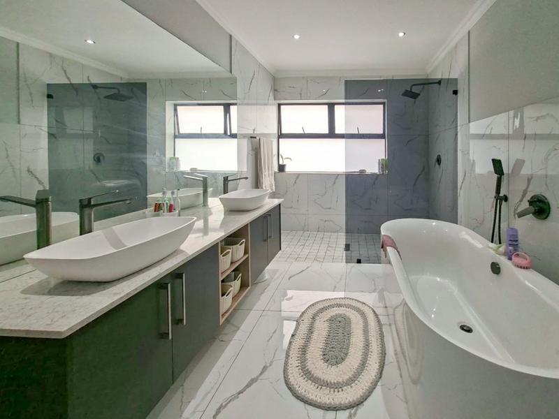3 Bedroom Property for Sale in Hartenbos Heuwels Western Cape